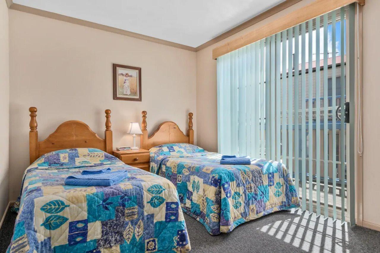 Amos House & Swansea Ocean Villas Екстериор снимка