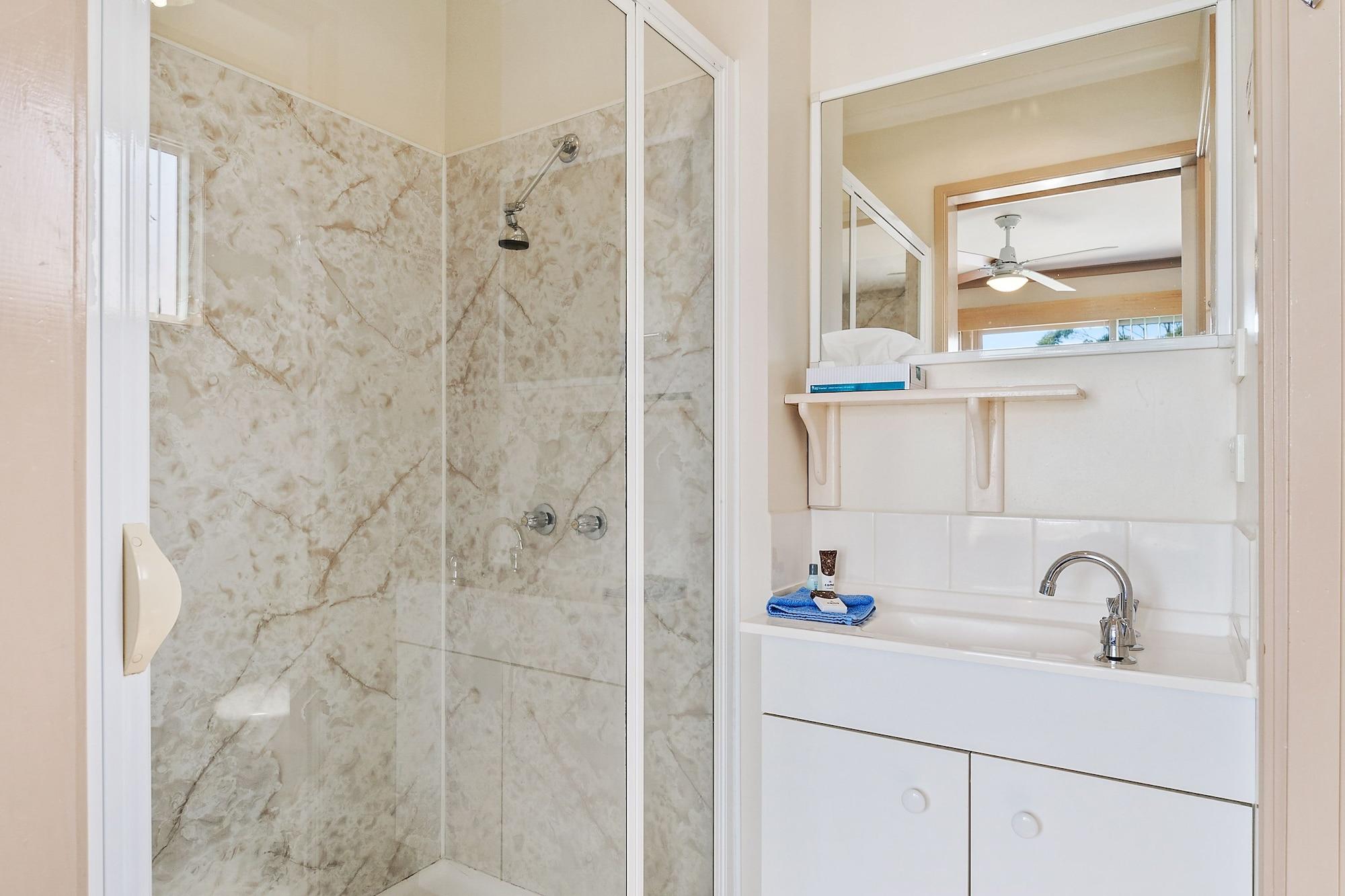 Amos House & Swansea Ocean Villas Екстериор снимка