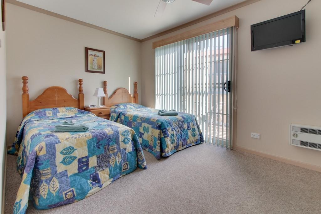 Amos House & Swansea Ocean Villas Екстериор снимка