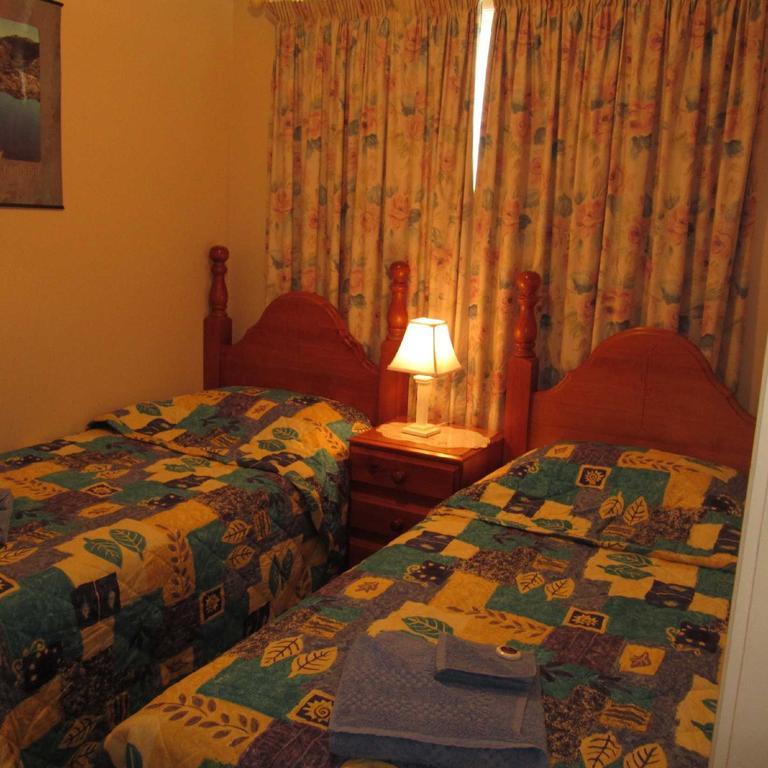 Amos House & Swansea Ocean Villas Екстериор снимка